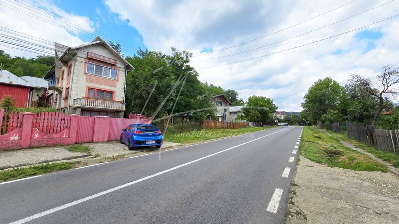 Maneciu. Ce poti face cu 70.000? Iti poti lua o casa de vacanta la munte.